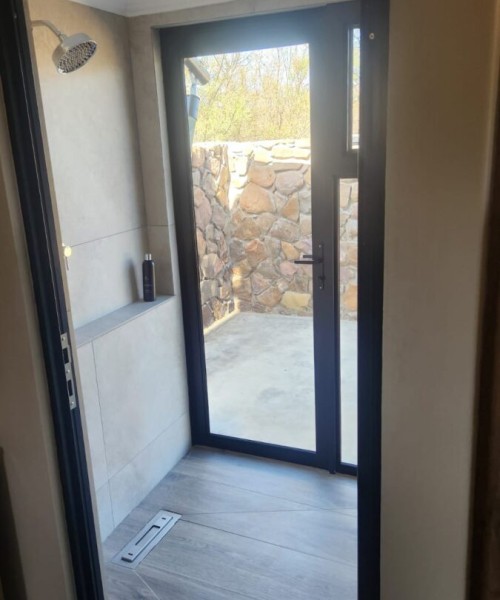 Hinged-Door-with-a-side-light-and-an-insert-with-fly-screen-in-black-6